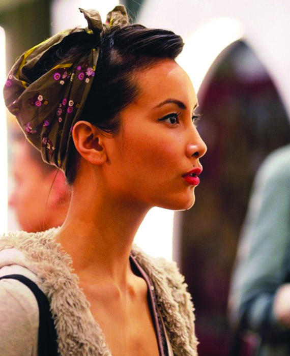 Dark Brown Bob with Scarf Headband Dark Brown Bob with Scarf Headband — Winter Hairstyles with Scarf