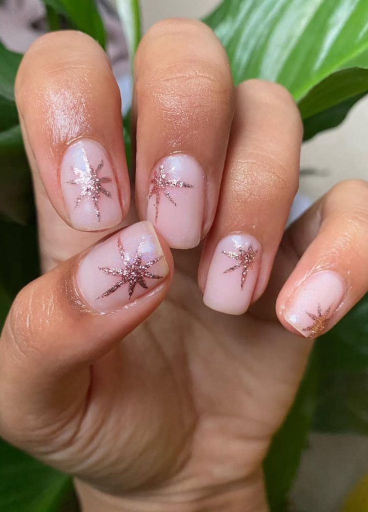 Short Oval Rose Gold Starbursts Short Oval Rose Gold Starbursts — New Years Nail Colors 2027