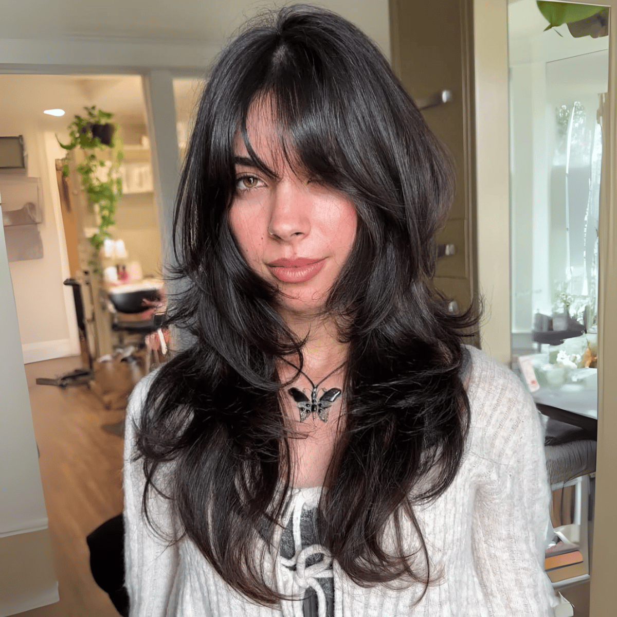 Thick Dark Brown Mid-Back With Full Fringe Thick Dark Brown Mid-Back With Full Fringe — Winter Layered Haircuts