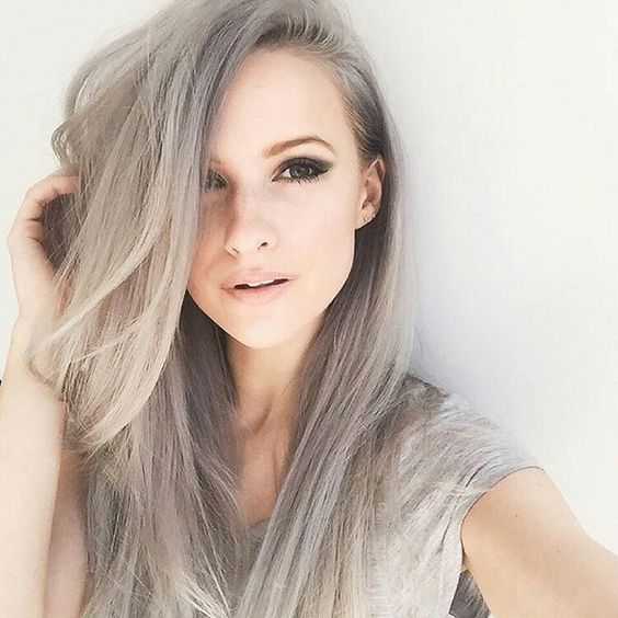 Chin Bob With Dark Base and Gray/Silver Contrast Chin Bob With Dark Base and Gray/Silver Contrast — Gray Blending Highlights