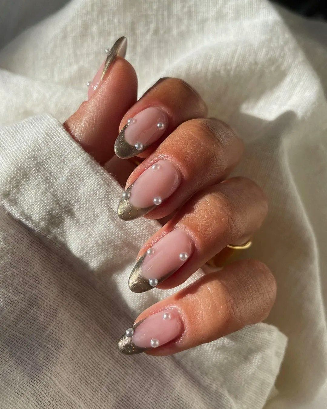 Glossy Metallic Visual Idea Glossy Metallic Visual Idea — Winter Pearl Nails