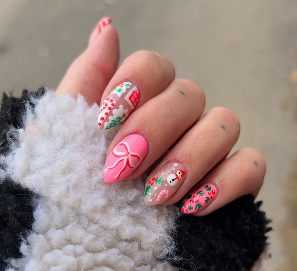 Glossy Visual Idea Glossy Visual Idea — Christmas Nail Trends 2026