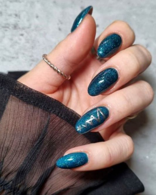 Glitter And Chrome Visual Idea Glitter And Chrome Visual Idea — Christmas Nail Designs 2026