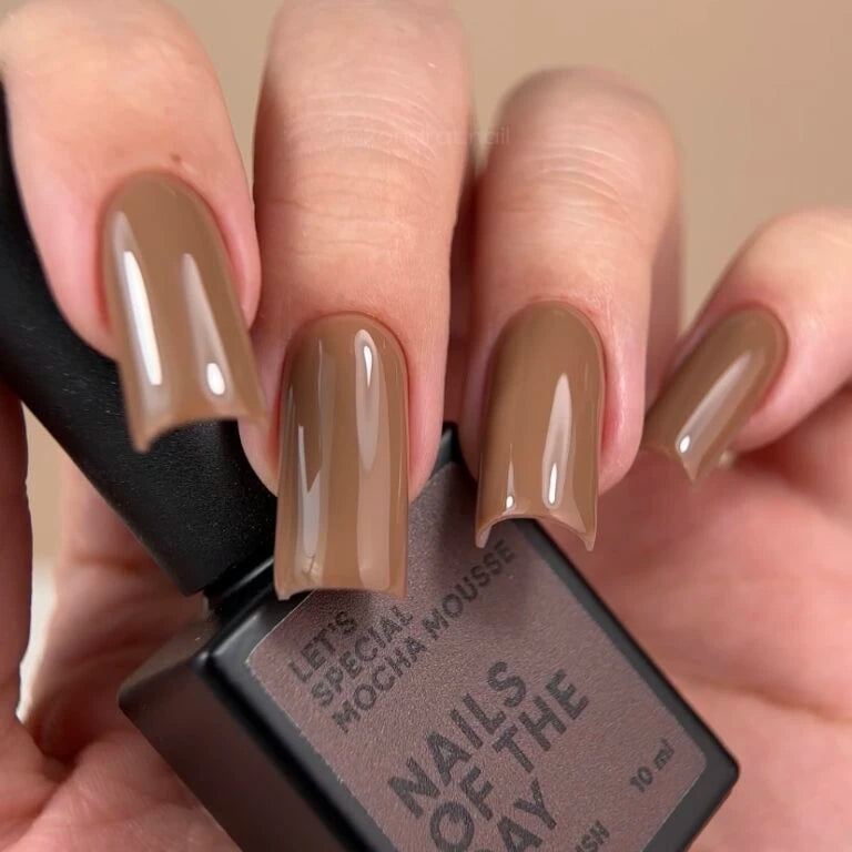 Mocha Gradient With Gold Foil Almonds Mocha Gradient With Gold Foil Almonds — Mocha Nails
