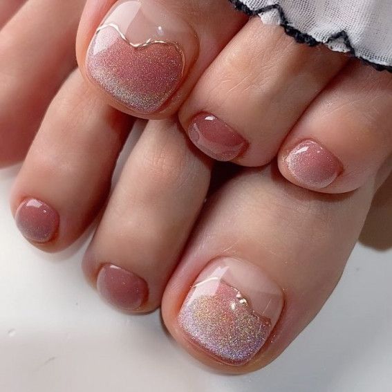 Gold Glitter Gradient Cuticle Line Toes Gold Glitter Gradient Cuticle Line Toes — Christmas Pedicure 2026