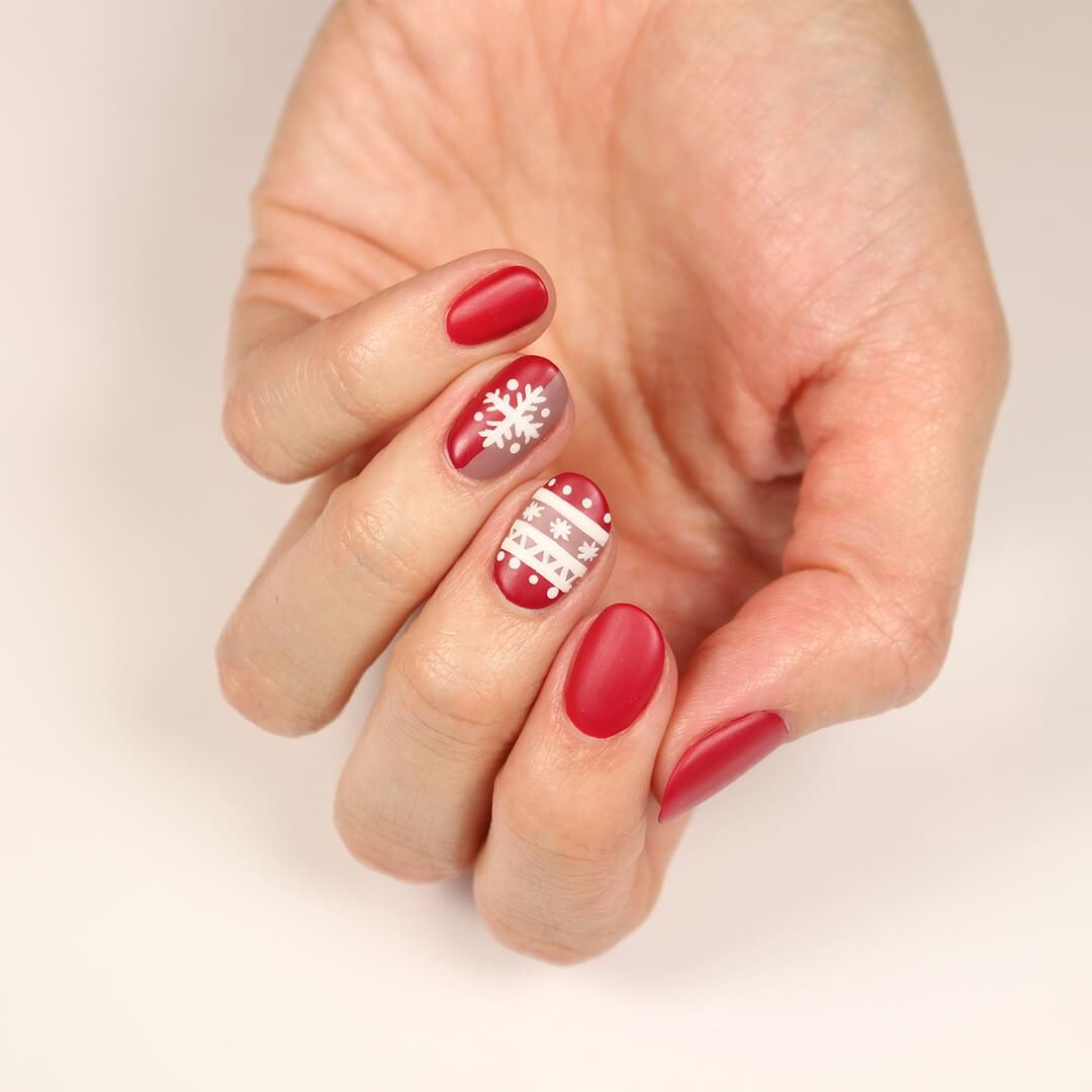 Matte Visual Idea Matte Visual Idea — Christmas Oval Nails 2026