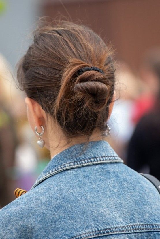 Brown Visual Idea — Winter Shoulder Length Hairstyles