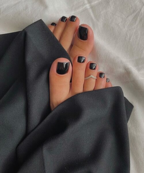 Opaque Glossy Black Winter Pedicure Opaque Glossy Black Winter Pedicure — Winter Pedicure Colors