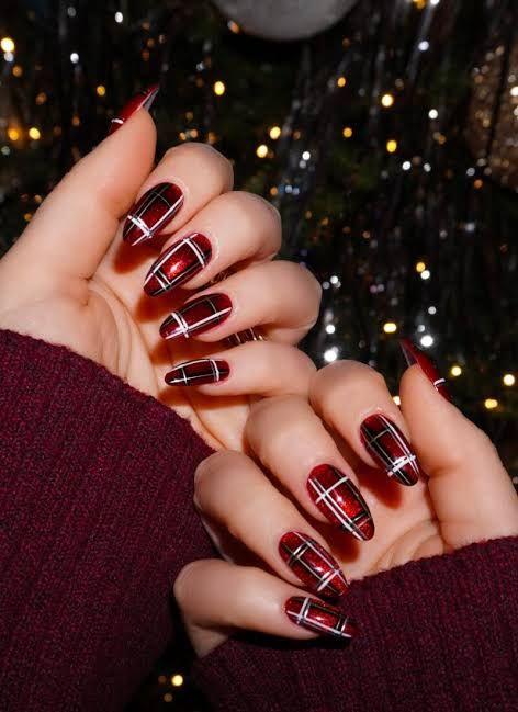 Visual Idea Visual Idea — Cute Christmas Nails 2026