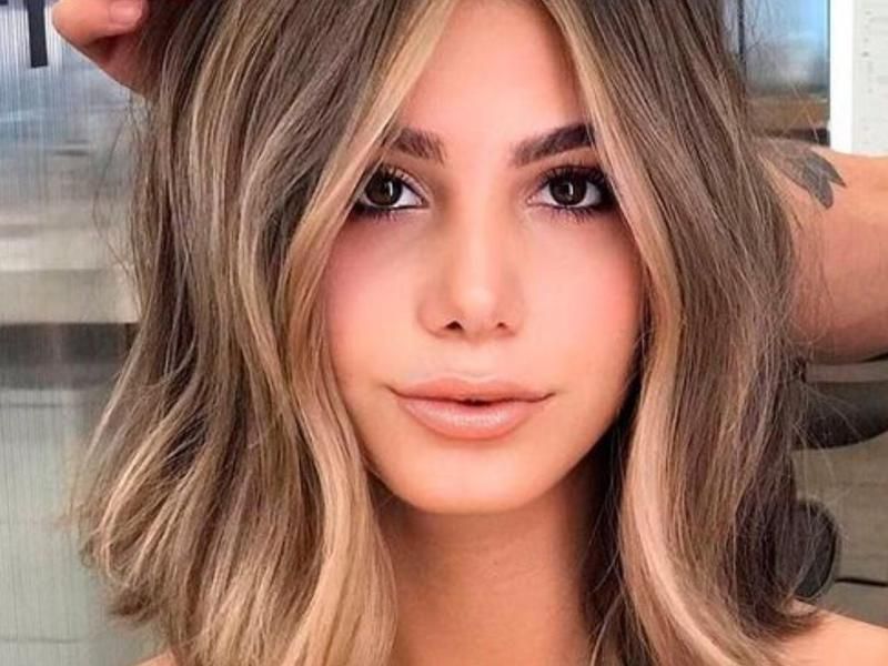 Lob With Face-Framing Blonde Highlights — Winter Hair Colors for Short Hair