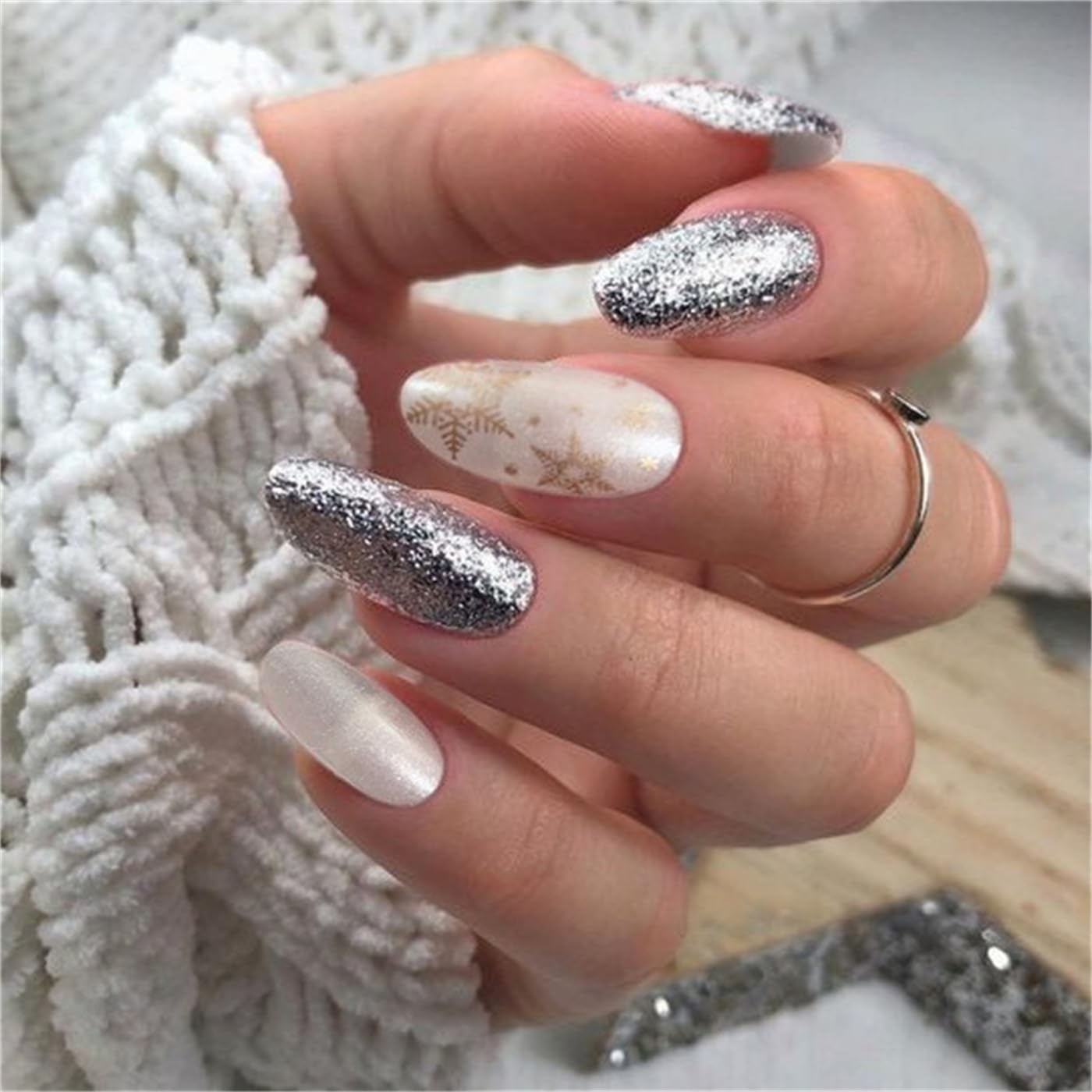Mixed Glitter Pearlescent Snowflake Almond Nails Mixed Glitter Pearlescent Snowflake Almond Nails — Long Winter Almond Nails