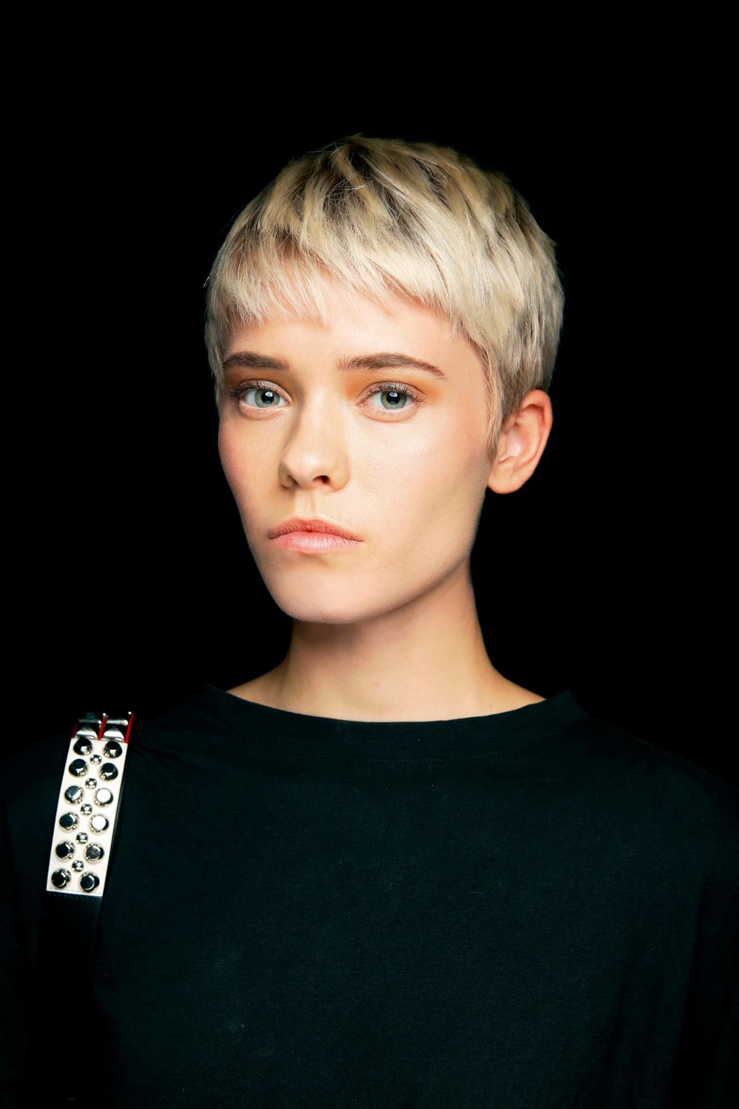 Textured Ash Blonde Pixie — Winter Hairstyles