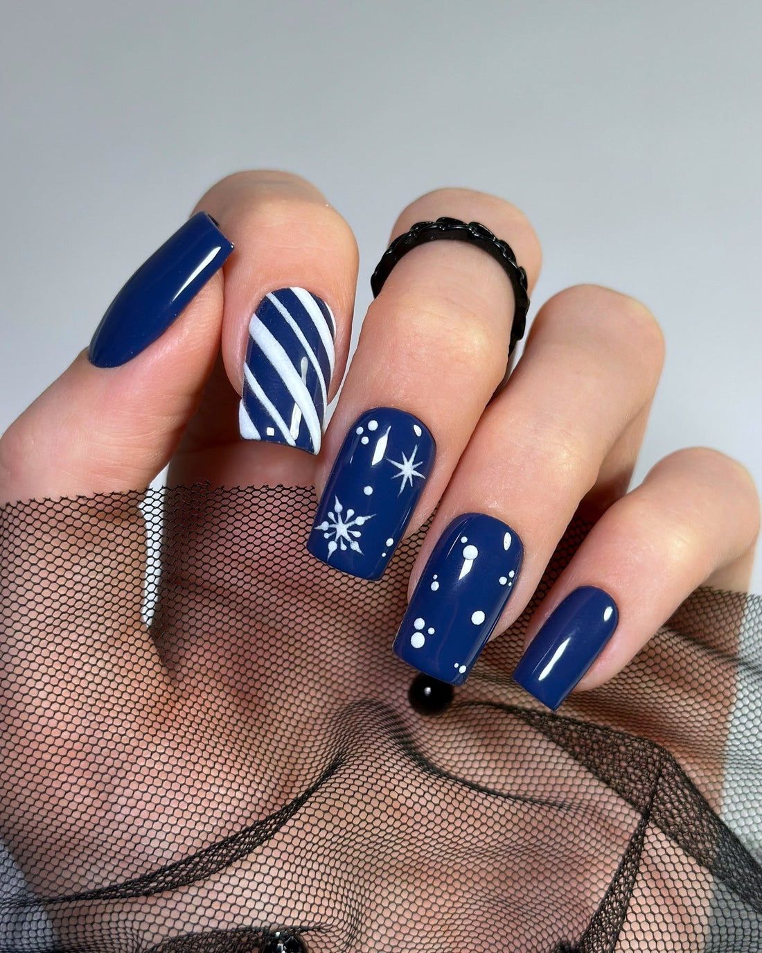 Navy Blue White Snowflake Square Nails Navy Blue White Snowflake Square Nails — Minimalist Christmas Nails 2026
