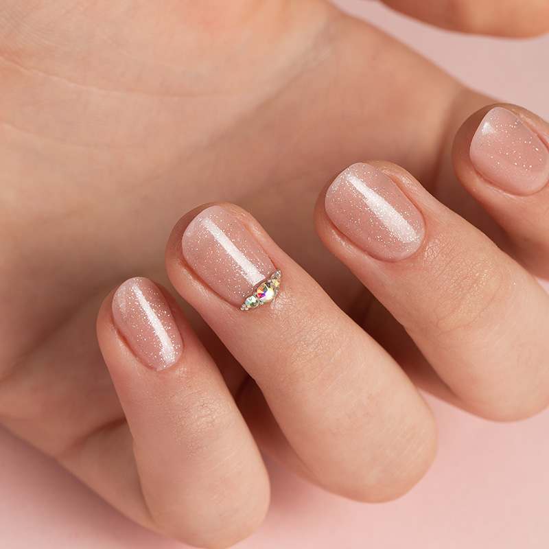 Milky Pink with Silver Glitter and Rhinestones Round Nails Milky Pink with Silver Glitter and Rhinestones Round Nails — Simple Short Winter Nails