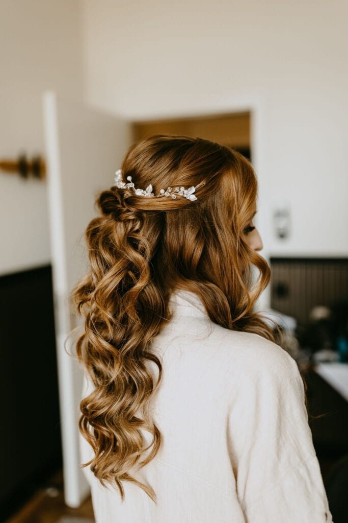 Reddish-Brown Curls with Copper Highlights Reddish-Brown Curls with Copper Highlights — Winter Half Up Half Down Hairstyles