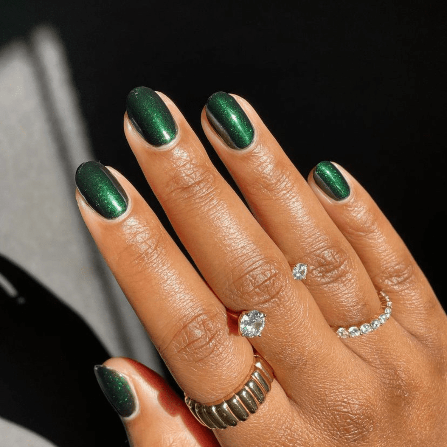 Shimmer Glossy Visual Idea Shimmer Glossy Visual Idea — Emerald Green Nails