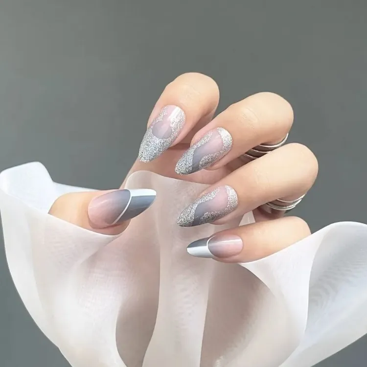Visual Idea — The Base Is A Sheer Nude Visual Idea — The Base Is A Sheer Nude — Long Winter Nails