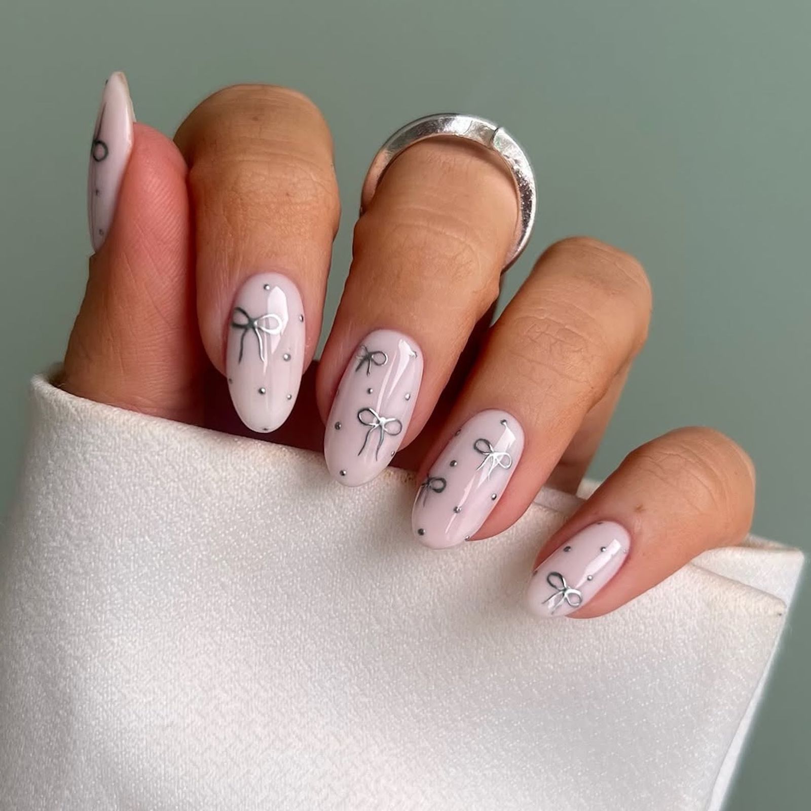 Pale Pink Silver Bow Oval Nails Pale Pink Silver Bow Oval Nails — Winter Party Nails