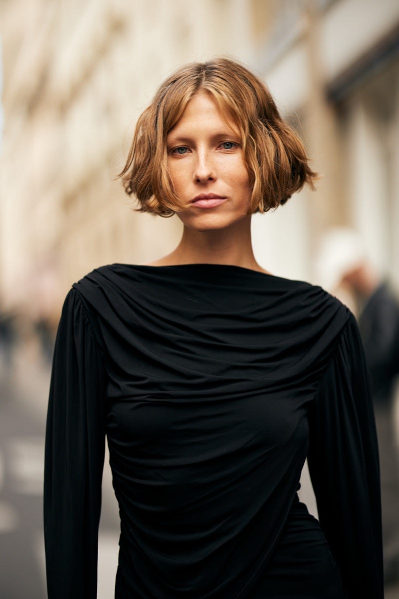 Honey Blonde Bob With Blunt Bangs Honey Blonde Bob With Blunt Bangs — Winter Hair Colors
