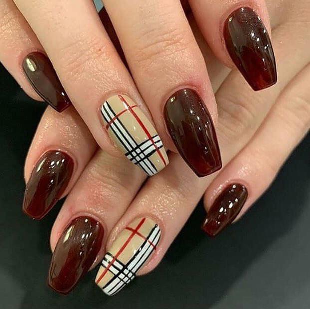 Deep Red with Beige Black White Plaid Accent Deep Red with Beige Black White Plaid Accent — Winter Plaid Nails