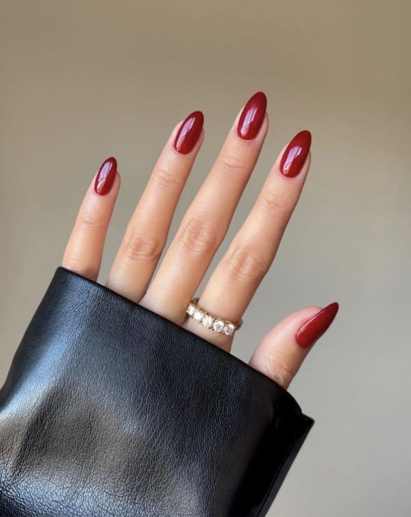 Classic Opaque Deep Red Glossy Nails Classic Opaque Deep Red Glossy Nails — Christmas Oval Nails 2026