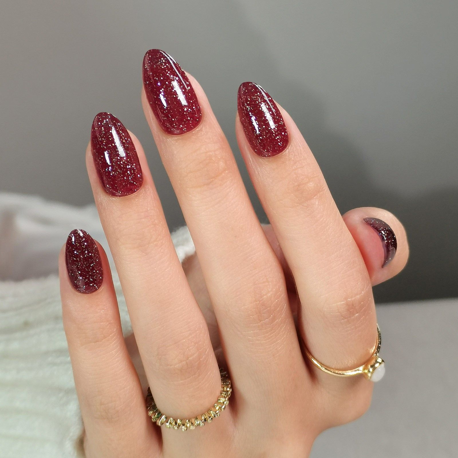 Deep Wine Red Glitter Oval Nails Deep Wine Red Glitter Oval Nails — Winter Date Night Nails