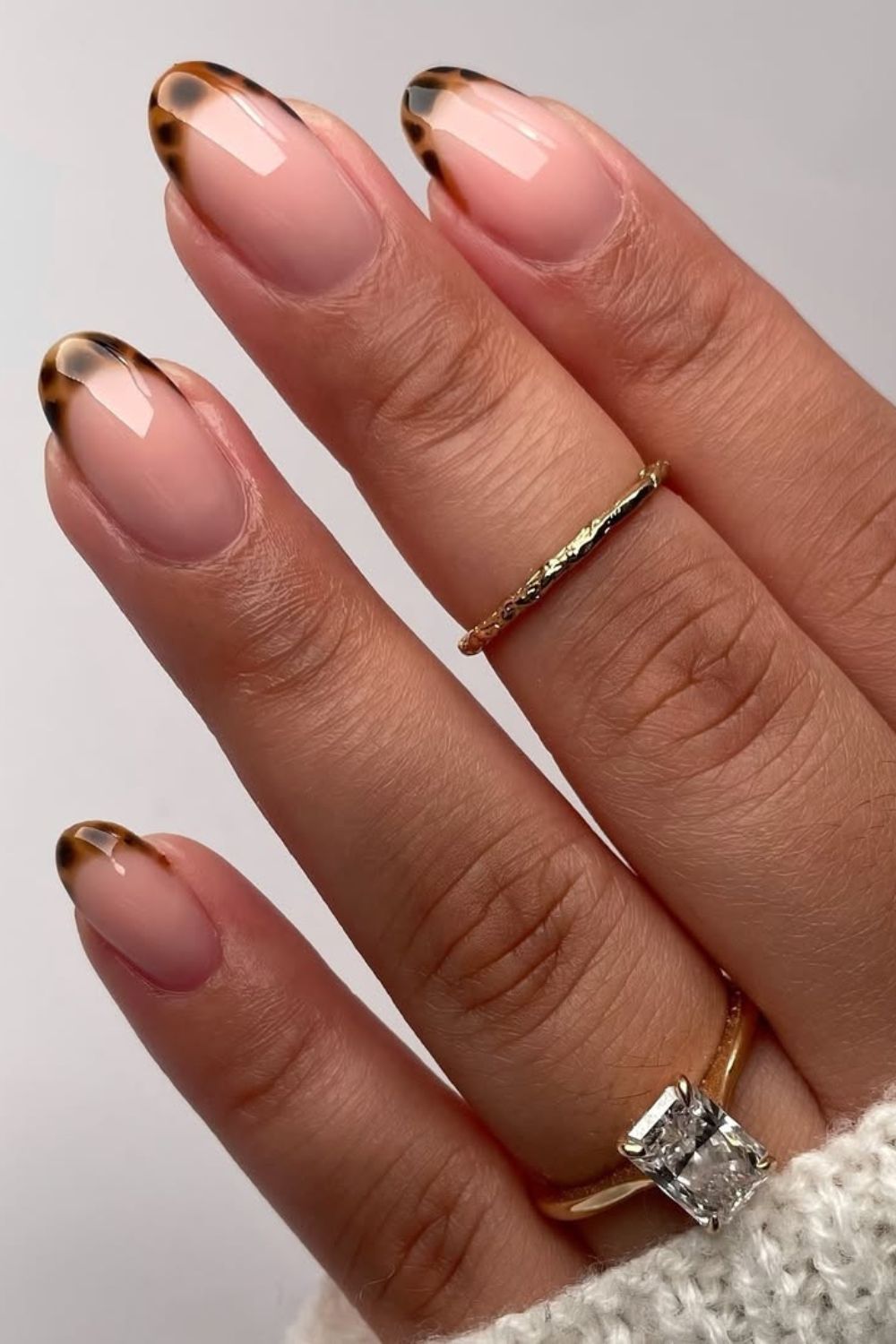 Winter Chic Visual Idea Winter Chic Visual Idea — Winter Gold Nails