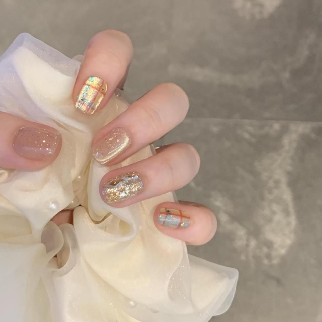 Glossy Chrome Glitter Visual Idea — Winter Champagne Nails