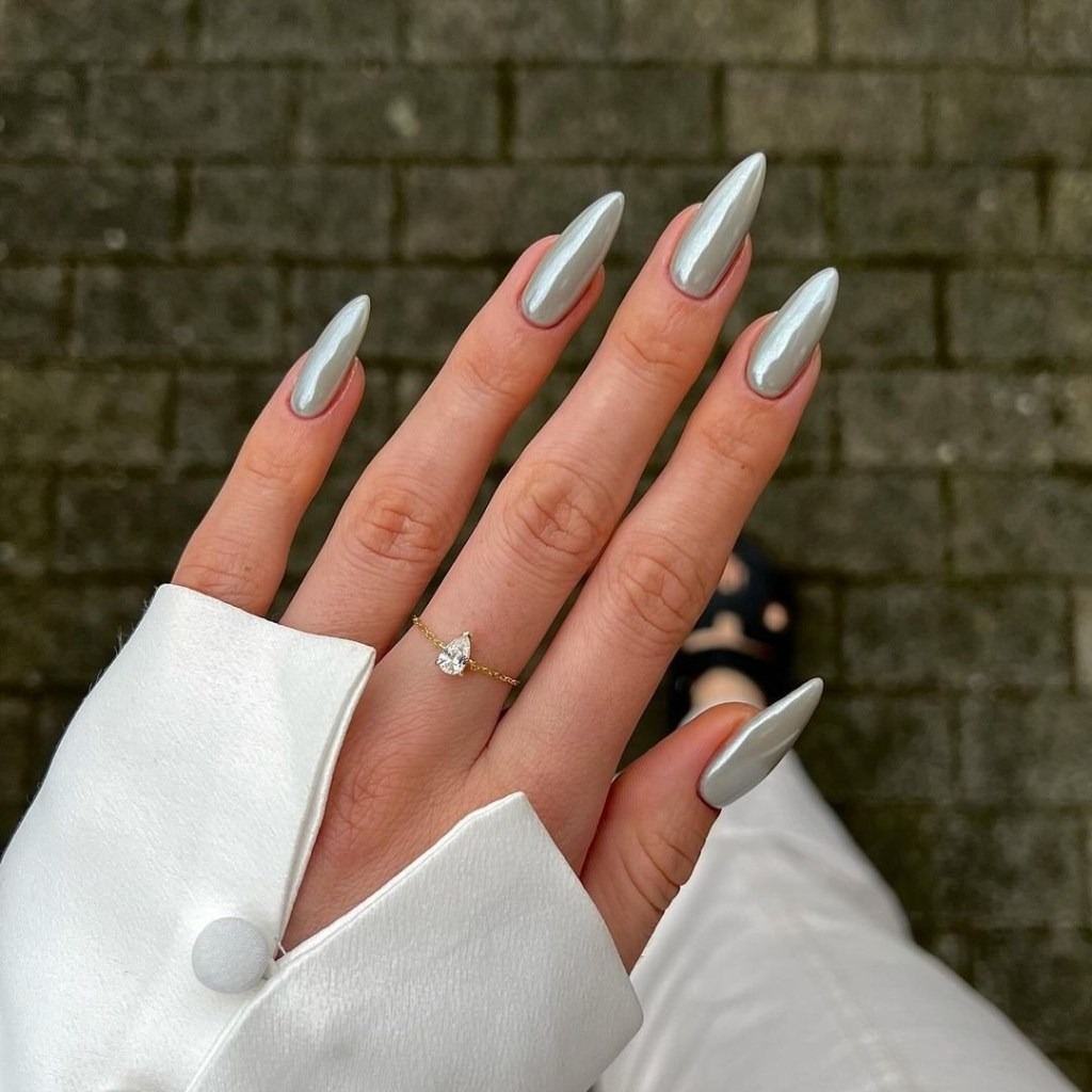 High-Shine Pale Silver Chrome Stilettos High-Shine Pale Silver Chrome Stilettos — New Years Stiletto Nails 2027