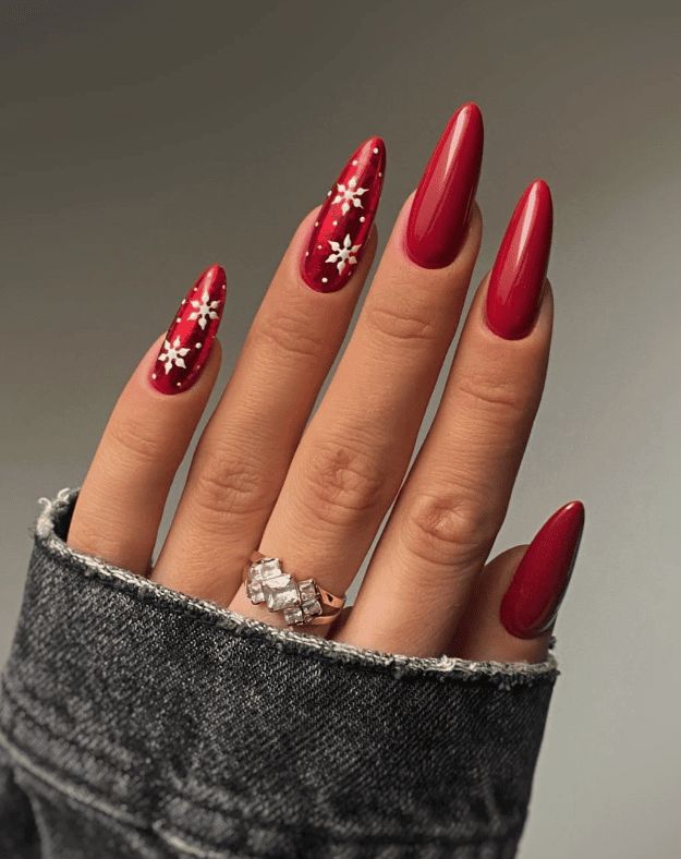 55+ Festive Christmas Nails For Glamorous Holiday Looks