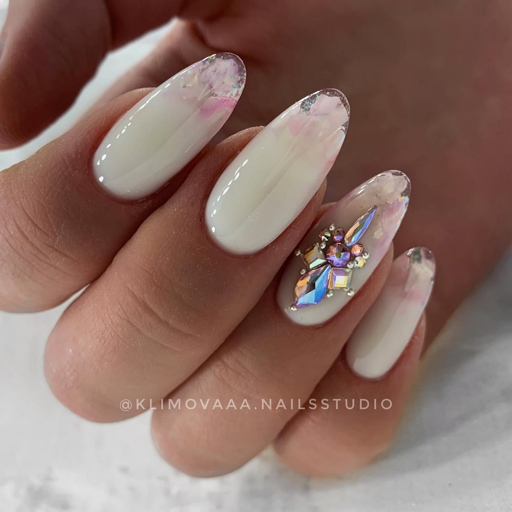 Milky White Almond with Floral Rhinestones Milky White Almond with Floral Rhinestones — Milky White Nails