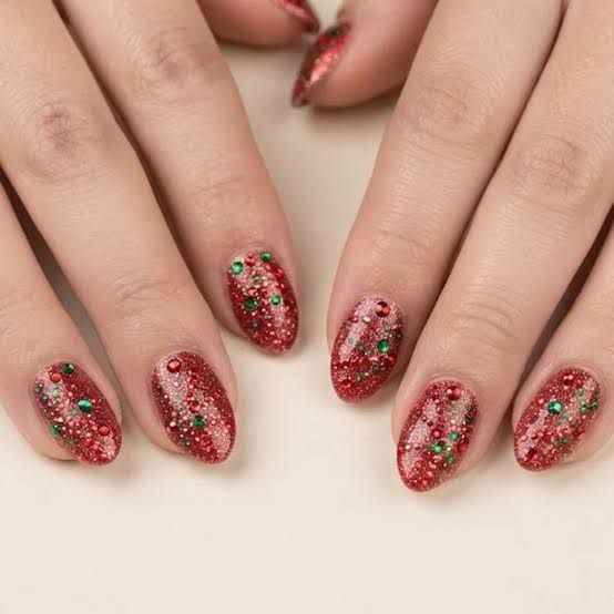 Dense Red and Green Glitter Nails Dense Red and Green Glitter Nails — Short Christmas Nails 2026