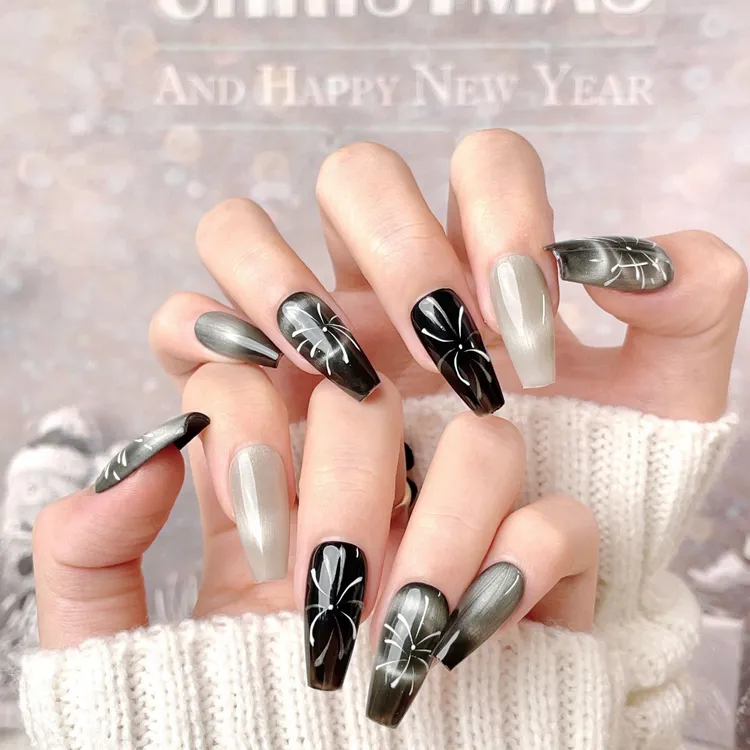 Glossy Cat-Eye Visual Idea Glossy Cat-Eye Visual Idea — New Years Coffin Nails 2027