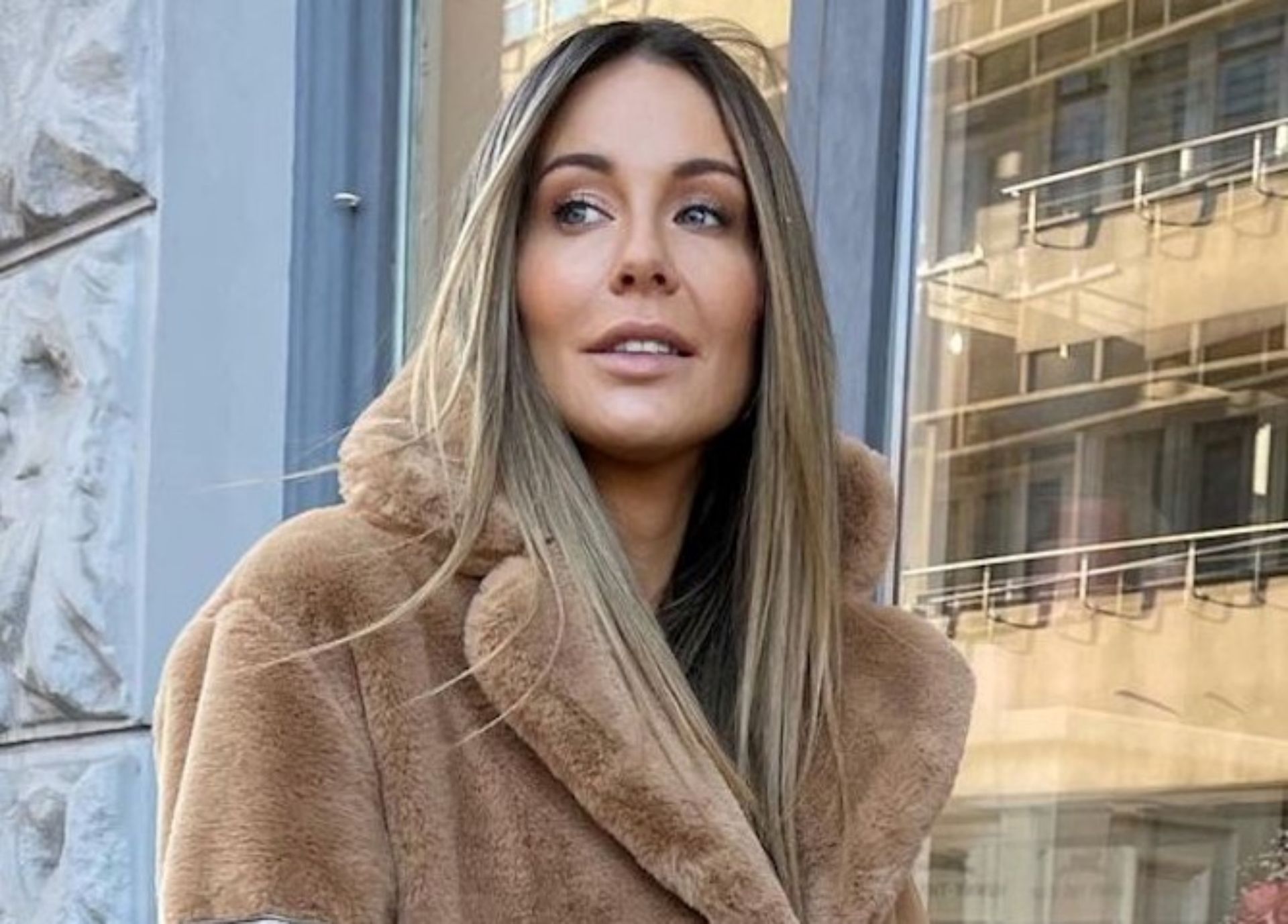 Sleek Ash Blonde Collarbone Bob — Winter Hairstyles for Women Over 40