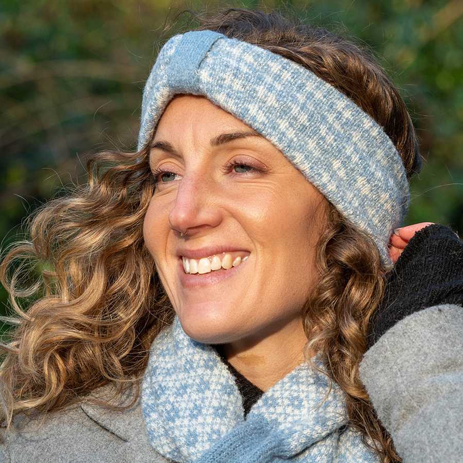 Curly Bob with Classic Houndstooth Headband — Winter Hairstyles with Headband