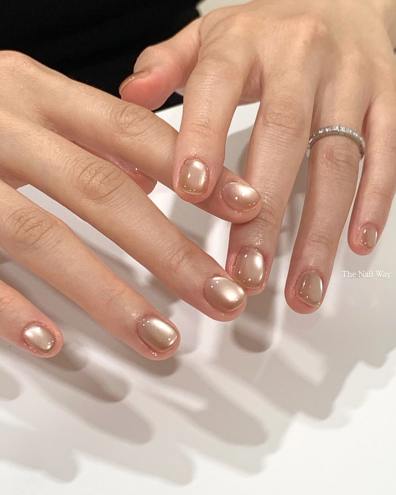 Short Oval Champagne Gold Shimmer Short Oval Champagne Gold Shimmer — Winter Gold Nails