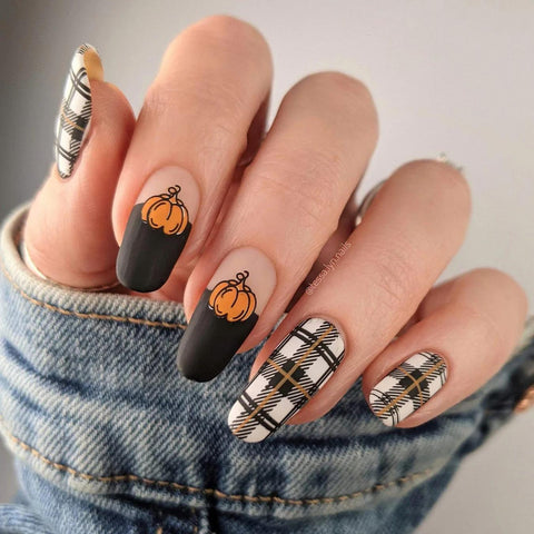 Matte Black Gold Plaid with Pumpkin Matte Black Gold Plaid with Pumpkin — Winter Plaid Nails