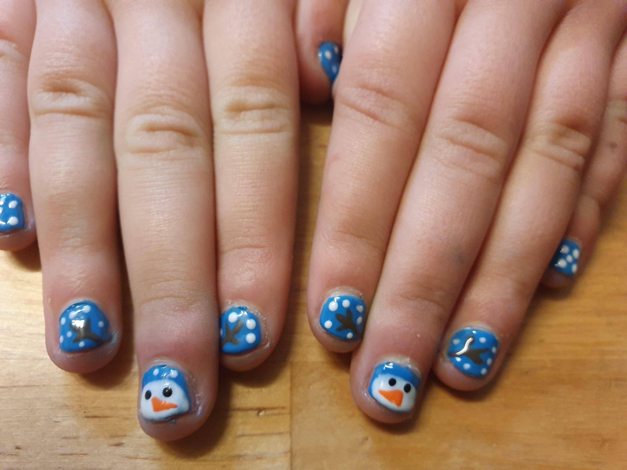 Snowman Face & Polka Dot Nails Snowman Face & Polka Dot Nails — Winter Nails for Kids