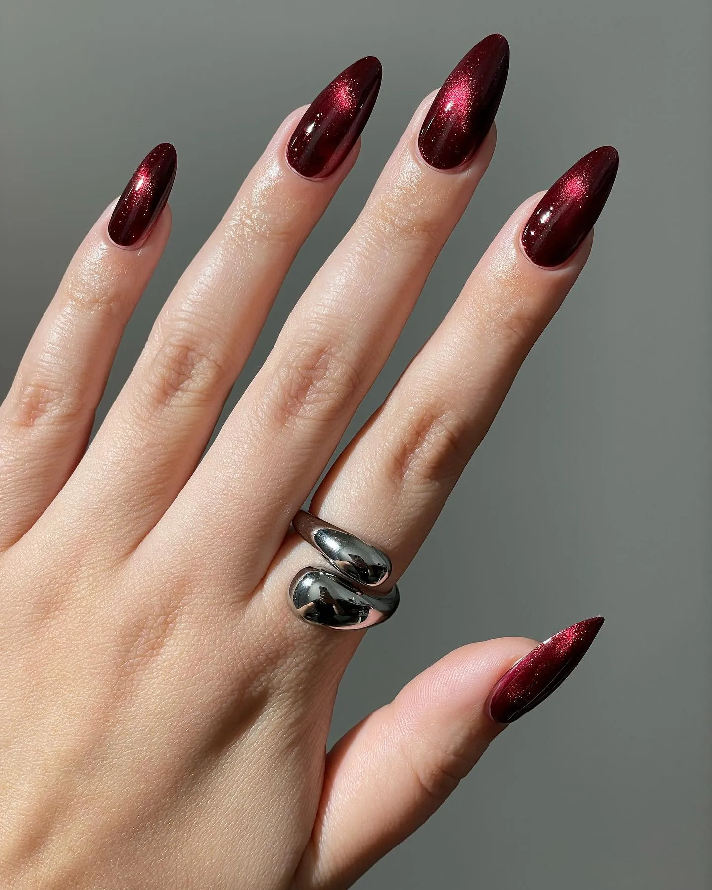 Shimmer Burgundy Short Oval Nails Shimmer Burgundy Short Oval Nails — Burgundy Nails