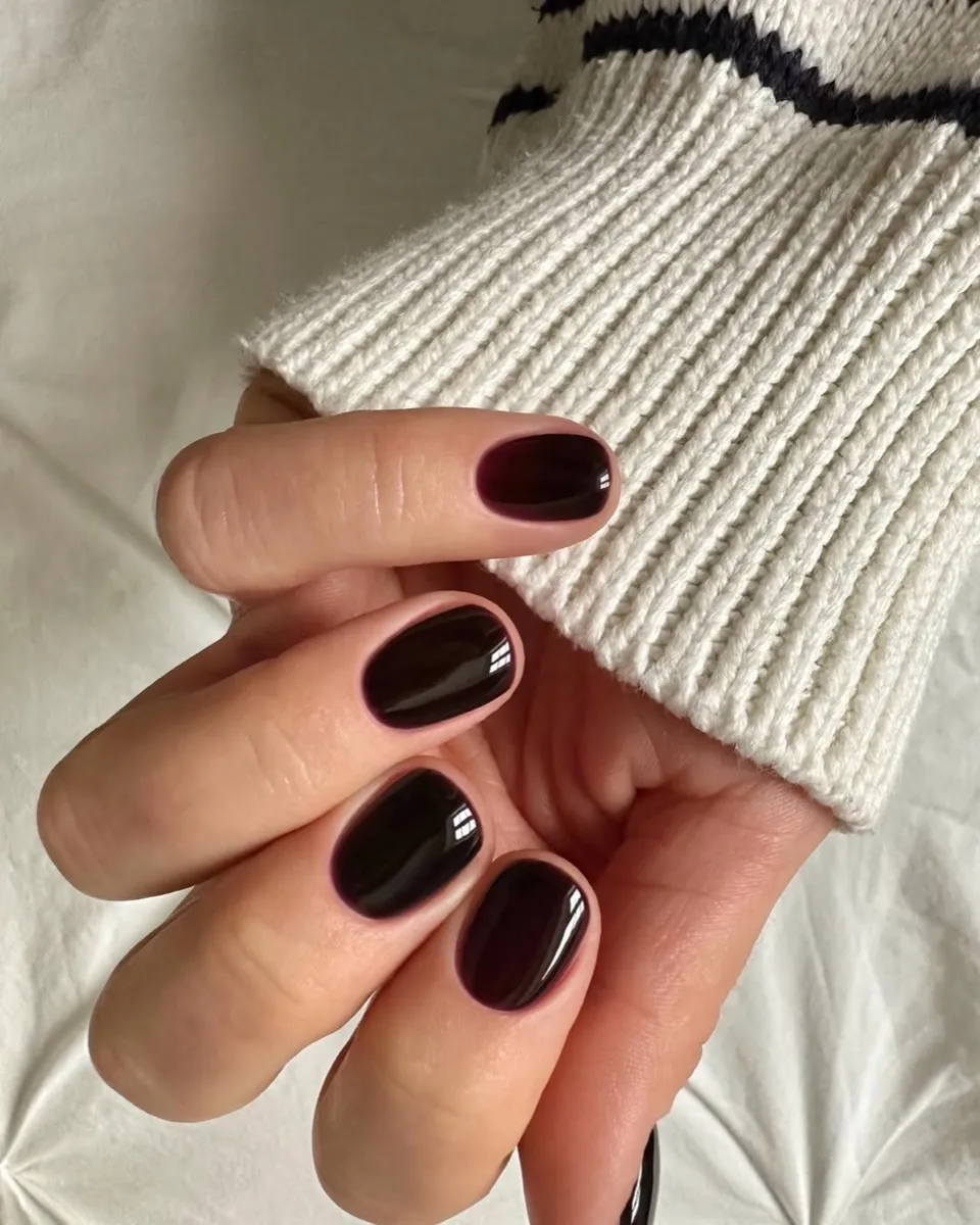 Dark Rich Burgundy Short Ovals Dark Rich Burgundy Short Ovals — Burgundy Nails