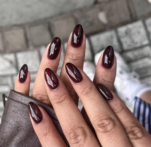 High Gloss Glossy Deep Burgundy Medium Almonds High Gloss Glossy Deep Burgundy Medium Almonds — Burgundy Nails