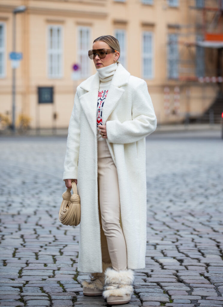 Wool Leather Faux Fur Trim Outfit Idea Wool Leather Faux Fur Trim Outfit Idea — Snow Boots Outfits